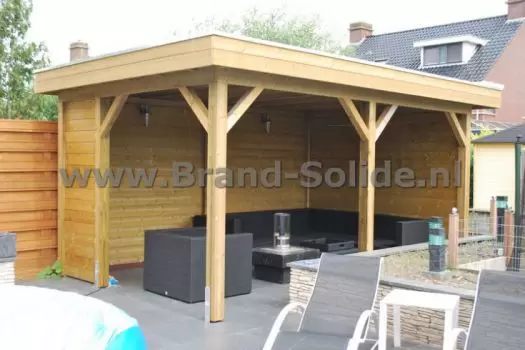 Buitenverblijf/overkapping vuren 500 x 300