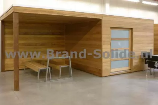 Iroko 300 x 300 + overkapping