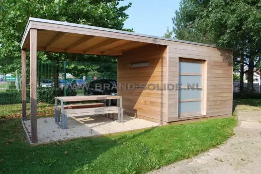 Iroko 300 x 300 + overkapping